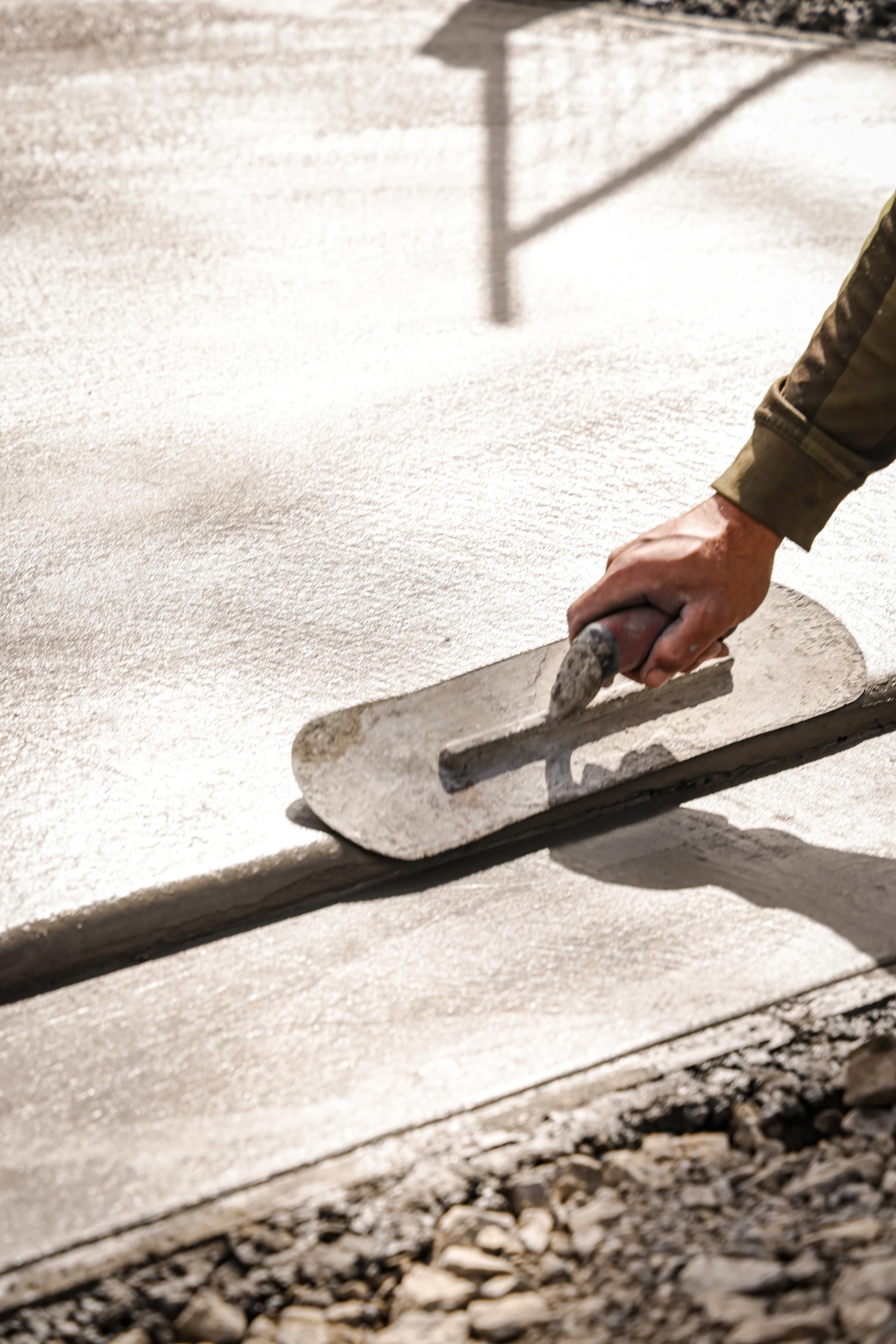 Livic Civil concreter hand-finishing a joint in a new concrete pavement.