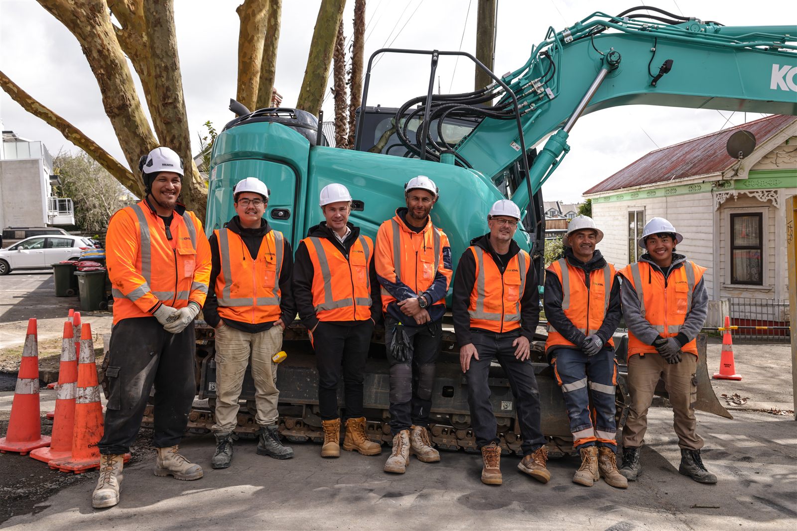Livic Civil crew with the excavator on an Auckland site.