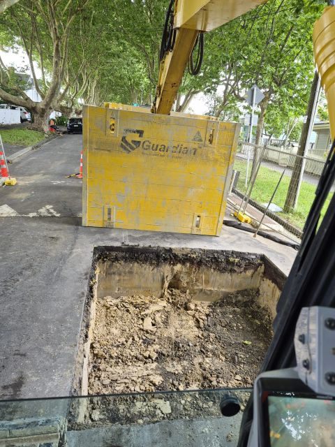 Excavation beside a tree-lined street at the Hakanoa stormwater renewal.